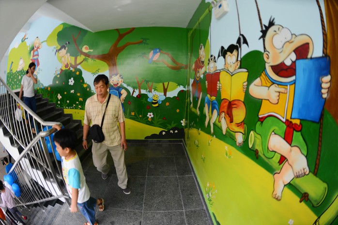 
Nhiều bức tranh phù hợp với lứa tuổi nhi đồng được vẽ lên các bức tường.
