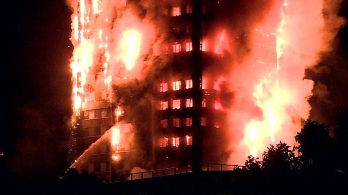 Đám cháy kinh hoàng nuốt chửng tòa nhà 27 tầng ở London - Ảnh 3.