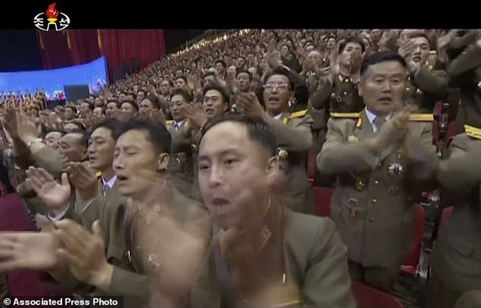 Vợ ông Kim Jong-un tái xuất sau thời gian dài - Ảnh 3.