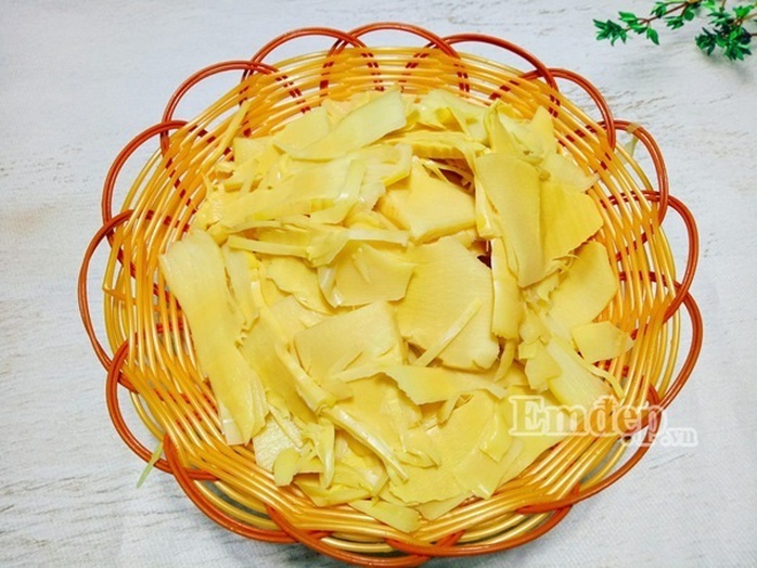Trời mưa ăn cá nục kho măng đậm đà, cả nhà ngon cơm - Ảnh 4. Trời mưa ăn cá nục kho măng đậm đà, cả nhà ngon cơm - Ảnh 4.