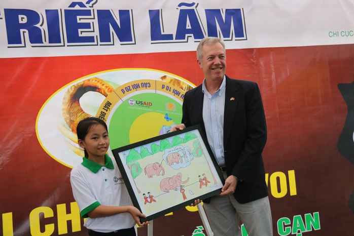 Đại sứ Hoa Kỳ Ted Osius khen HS Quảng Nam hiểu biết loài voi - Ảnh 6.