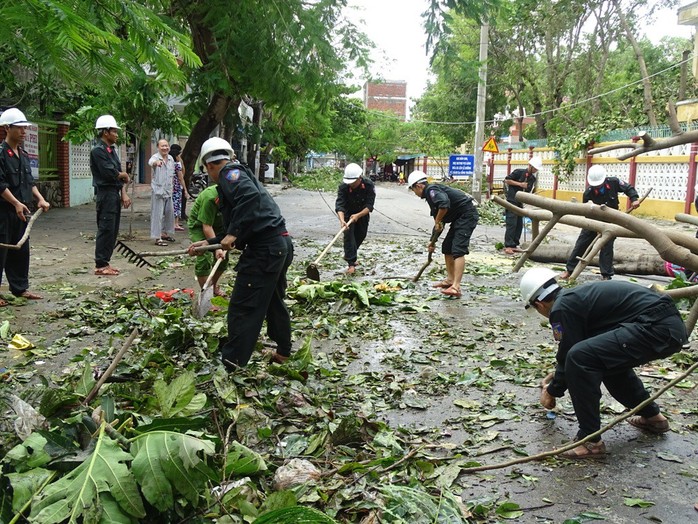 Bão số 12: Phú Yên đề nghị hỗ trợ 300 tấn gạo cứu đói khẩn cấp - Ảnh 2.