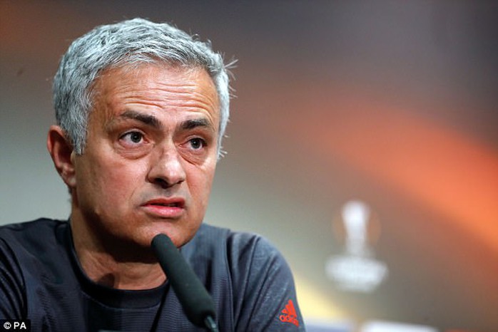 Tốp 4 xa dần, Mourinho quyết sống chết với canh bạc Europa League - Ảnh 1.