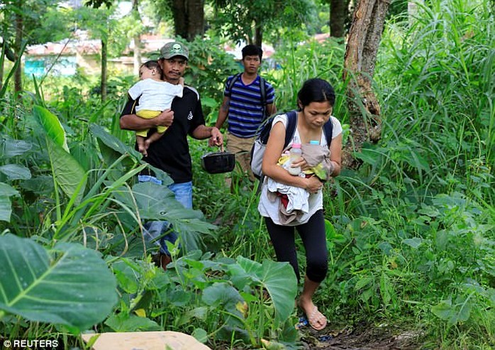 Vụ khủng bố Philippines: Phát hiện nhiều tay súng láng giềng - Ảnh 10.