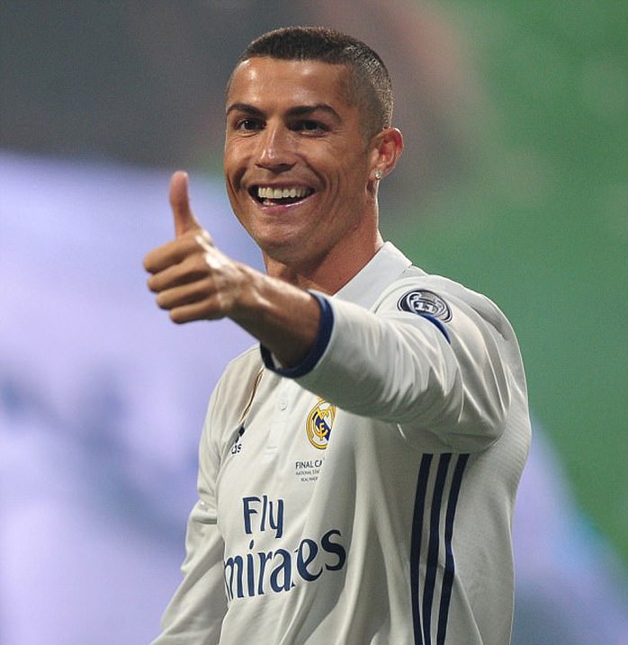 Rộ tin Ronaldo thuê người đẻ cùng lúc 2 đứa con - Ảnh 1.