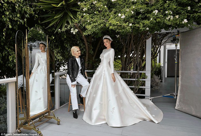 Miranda Kerr lộng lẫy với áo cưới Dior - Ảnh 3.