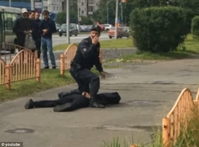 Nga: Bắn chết kẻ đâm chém loạn xạ ngoài đường - Ảnh 3.
