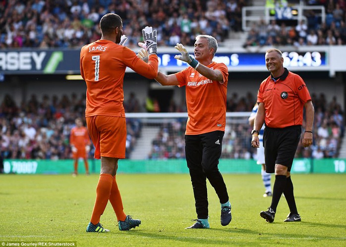 Mourinho làm thủ môn, đội nhà thủng lưới liền 6 bàn - Ảnh 5.