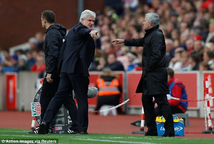 Mourinho từ chối bắt tay đồng nghiệp vì bị lăng mạ - Ảnh 2.