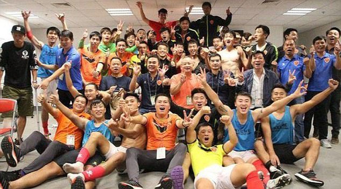 Trung Quốc: Cầu thủ được thưởng cả núi tiền - Ảnh 3.