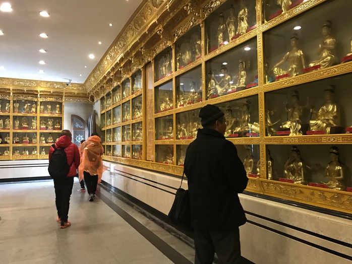 500 tượng Phật quan âm mang nhiều dáng vẻ khác nhau.