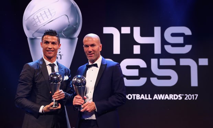 Thầy trò Ronaldo ẵm giải thưởng FIFA - Ảnh 1.
