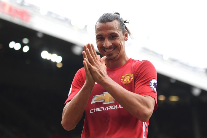 Ibrahimovic phản ứng lạ khi bị M.U thanh lý hợp đồng - Ảnh 1.