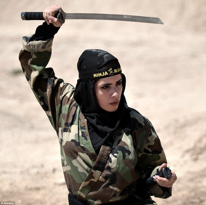 Iran: Đào tạo 4.000 nữ ninja trong sa mạc - Ảnh 2.