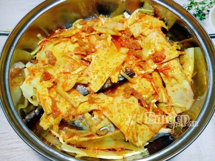 Trời mưa ăn cá nục kho măng đậm đà, cả nhà ngon cơm - Ảnh 8. Trời mưa ăn cá nục kho măng đậm đà, cả nhà ngon cơm - Ảnh 8.