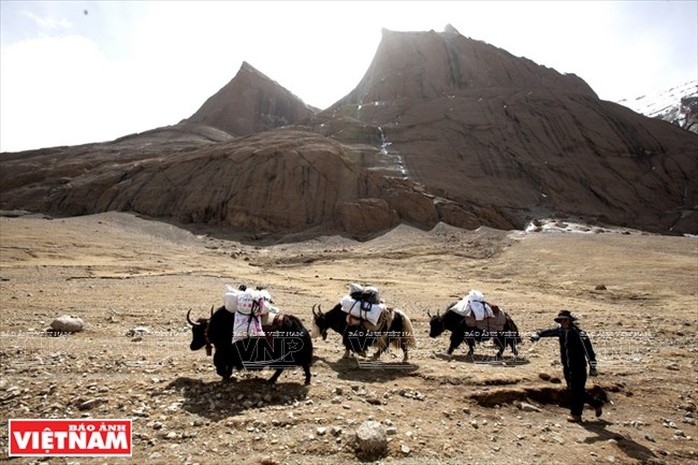 Hành trình chiêm bái ngọn núi thiêng Kailash ở Tây Tạng - Ảnh 8. Hành trình chiêm bái ngọn núi thiêng Kailash ở Tây Tạng - Ảnh 8.