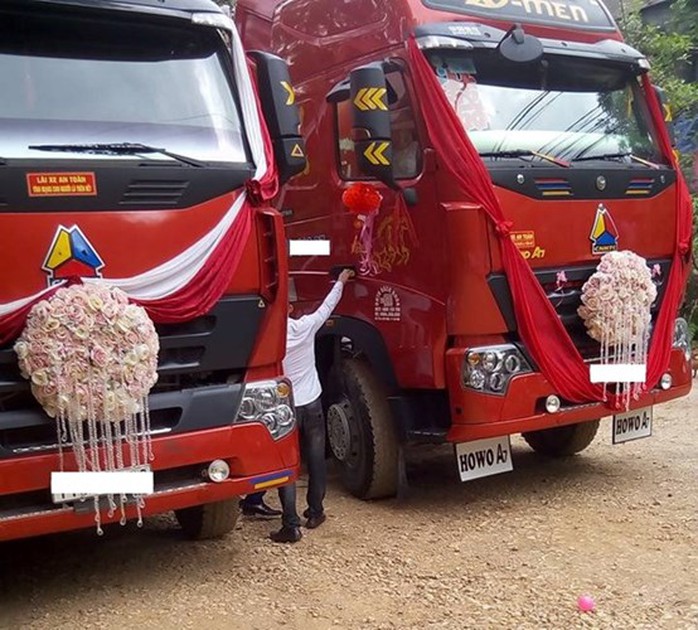 Dàn ôtô đầu kéo chục tỷ đi hỏi vợ tại Hải Phòng - Ảnh 8. Dàn ôtô đầu kéo chục tỷ đi hỏi vợ tại Hải Phòng - Ảnh 8.