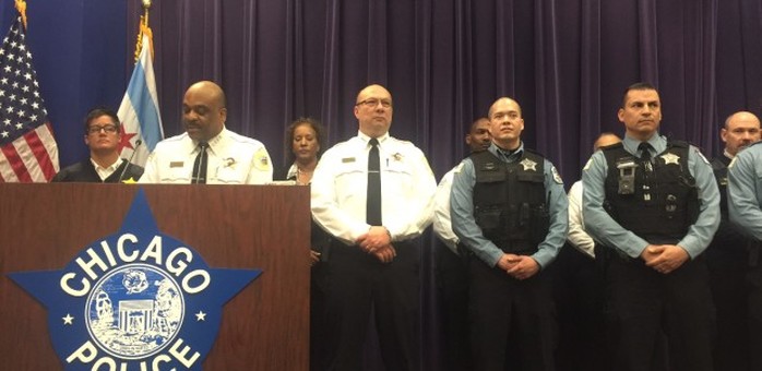 
Cảnh sát TP Chicago tại cuộc họp báo về vụ việc hôm 2-4. Ảnh: WBEZ
