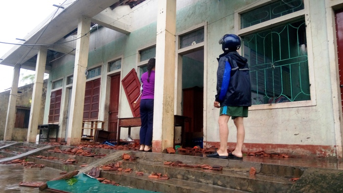 Cận cảnh trường học tan hoang, nhà cửa đổ nát sau bão - Ảnh 10.