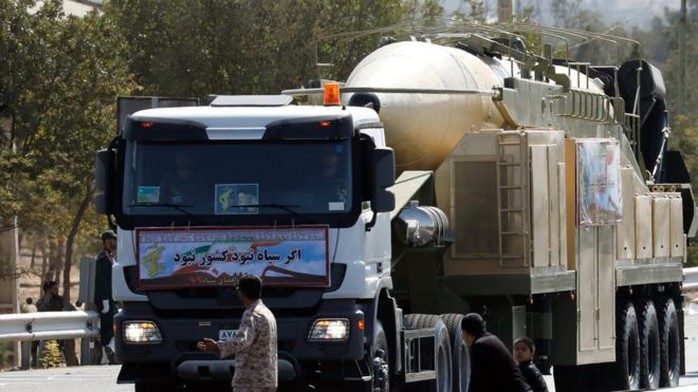 Bị ông Donald Trump chỉ trích, Iran phóng ngay tên lửa mới - Ảnh 1.