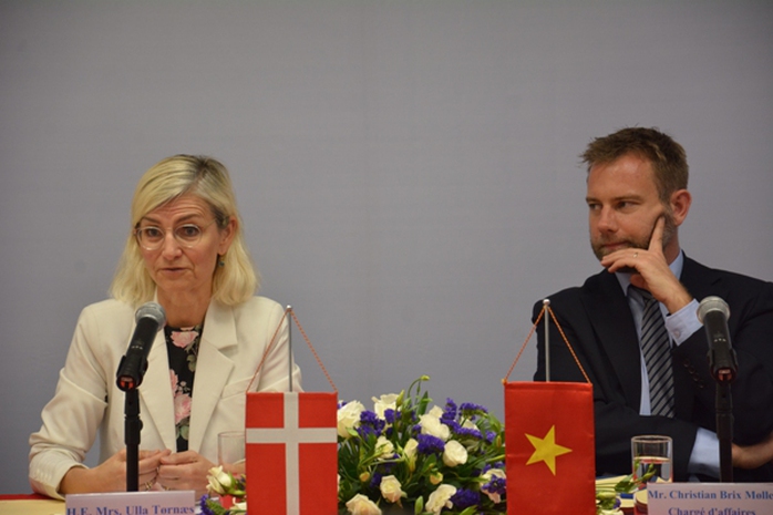 Bộ trưởng Đan Mạch nói về việc thăm quầy thịt lợn sống ở chợ - Ảnh 1.
