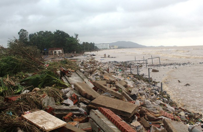 Thanh Hóa phản hồi về thiệt hại 1.000 tỉ đồng trong bão số 10 - Ảnh 1.