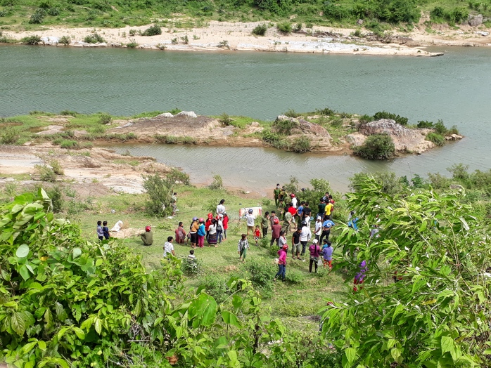Phát hiện thi thể người phụ nữ khỏa thân trôi sông Đakrông - Ảnh 1.