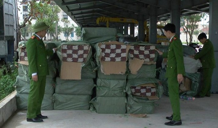 Bắt xe tải chở 1,3 tấn pháo hoa từ Bắc vào TP Hồ Chí Minh tiêu thụ - Ảnh 1.