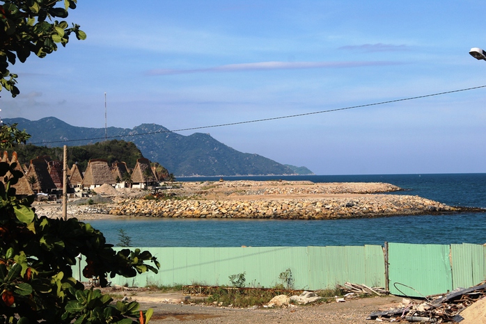 Cận cảnh hàng loạt dự án lấn biển xâu xé vịnh Nha Trang - Ảnh 1.