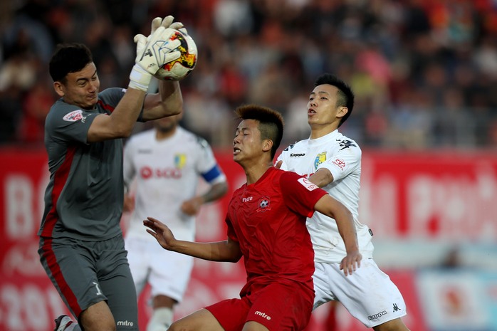 V-League đá 3 trận, nghỉ 2 tháng - Ảnh 1.