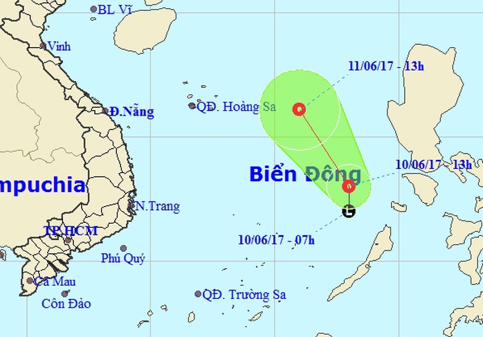 Áp thấp nhiệt đới gây mưa dông mạnh trên vùng biển phía Nam - Ảnh 1.