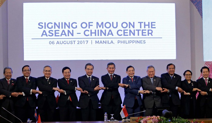 ASEAN ra thông cáo không quân sự hóa biển Đông - Ảnh 1.