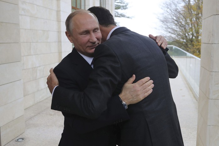 
Ông Putin và Tổng thống Syria Bashar Assad gặp tại Sochi hôm 21-11. Ảnh: Reuters
