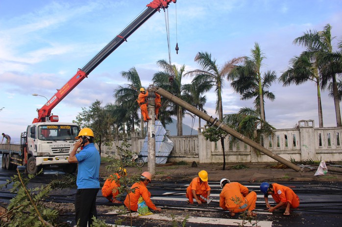 Nhận định bão số 12 chưa chính xác, gây thiệt hại nặng nề - Ảnh 1.