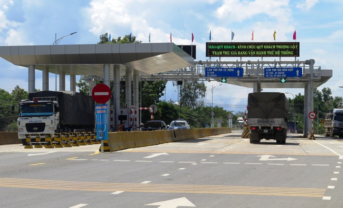 180 km cõng 3 trạm thu phí - Ảnh 1.