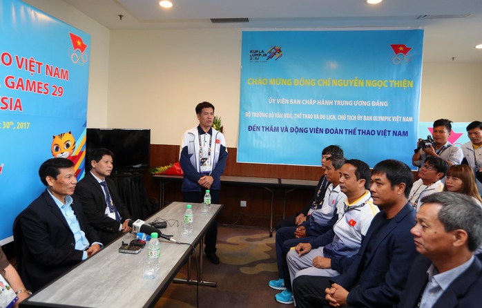 Bộ trưởng Nguyễn Ngọc Thiện: Thủ tướng kỳ vọng 2 HCV bóng đá  - Ảnh 1.