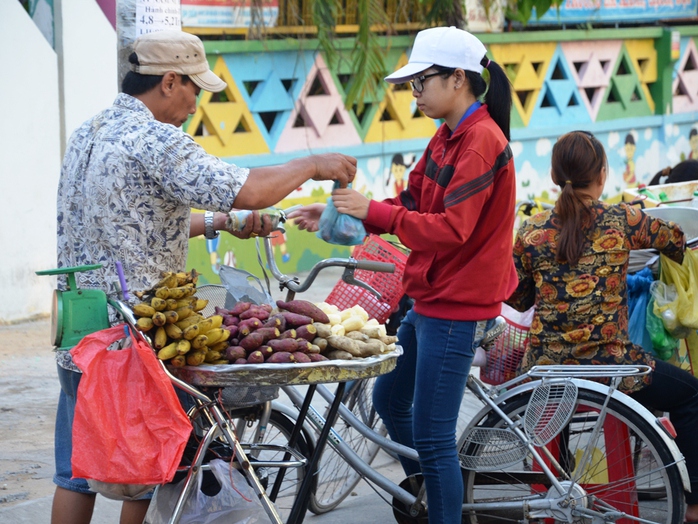 Chưa ráo mồ hôi đã hết tiền - Ảnh 1.