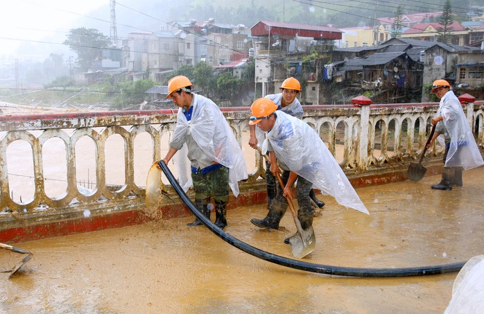 Thủ tướng: Yên Bái, Sơn La tiếp tục di dời dân khỏi vùng nguy hiểm - Ảnh 10.