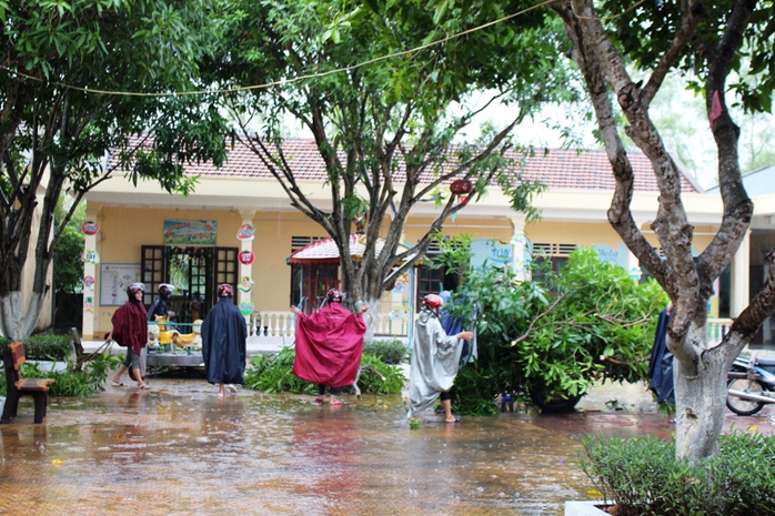 Miền Trung hối hả ứng phó siêu bão - Ảnh 20.