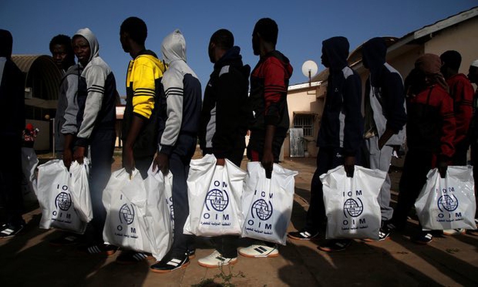 Những người di cư Gambia tại Libya được IOM hỗ trợ trở về nhà Ảnh: Reuters