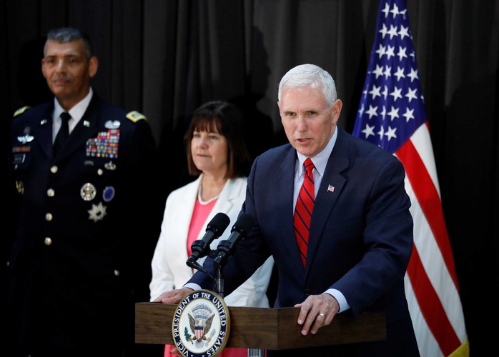 Phó Tổng thống Mỹ Mike Pence phát biểu tại một căn cứ quân sự ở Seoul ngày 16-4Ảnh: Reuters