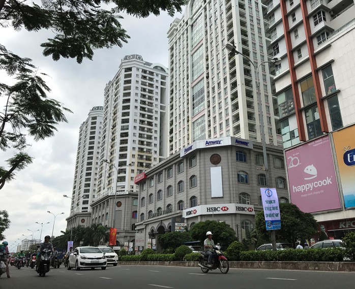Đường oằn mình gánh xe thay cao ốc - Ảnh 1. Đường oằn mình gánh xe thay cao ốc - Ảnh 1.
