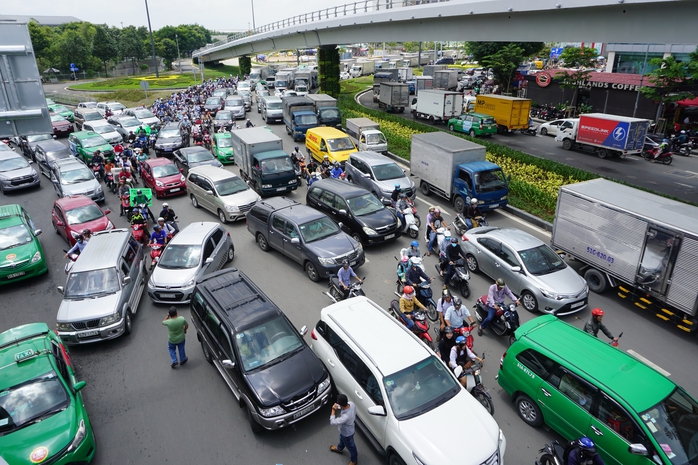 Bùng phát taxi công nghệ - Ảnh 1.