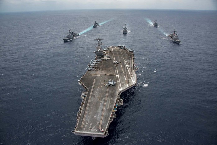 
Tàu sân bay USS Carl Vinson liên tục tập trận với các đồng minh gần Triều Tiên. Ảnh: REUTERS
