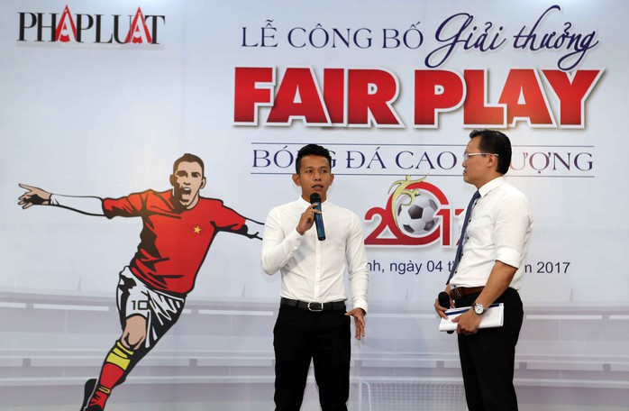 Giải Fair Play 2017: Học làm người trước khi học đá bóng - Ảnh 1.