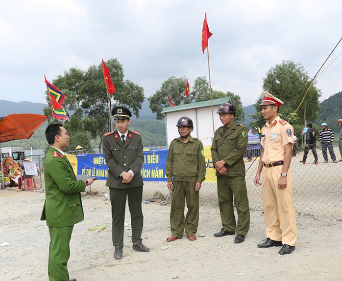 Công an xã được trang bị vũ khí quân dụng - Ảnh 1.