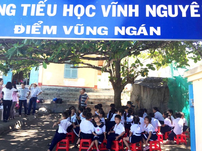 Trung thu sớm cho trẻ em biển đảo Khánh Hòa - Ảnh 2.