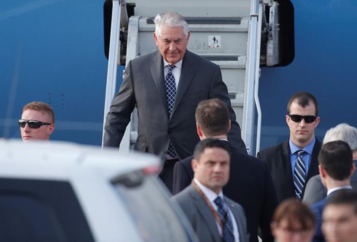 
Ngoại trưởng Mỹ Rex Tillerson xuất hiện tại sân bay Vnukovo ở thủ đô Moscow - Nga hôm 11-4. Ảnh: REUTERS
