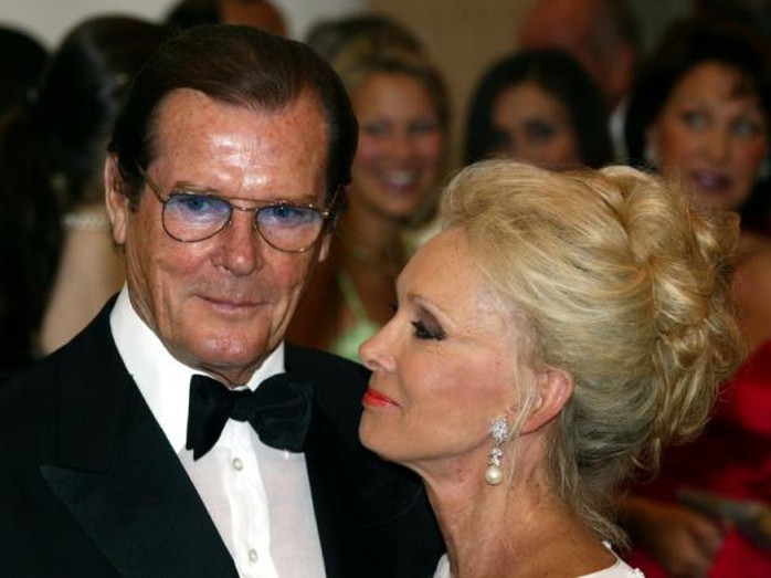 Thương tiếc điệp viên 007 Roger Moore qua đời vì ung thư! - Ảnh 6.