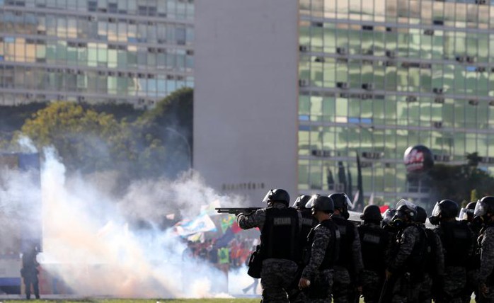 Brazil: Tổng thống dùng quân đội trấn áp biểu tình - Ảnh 1.